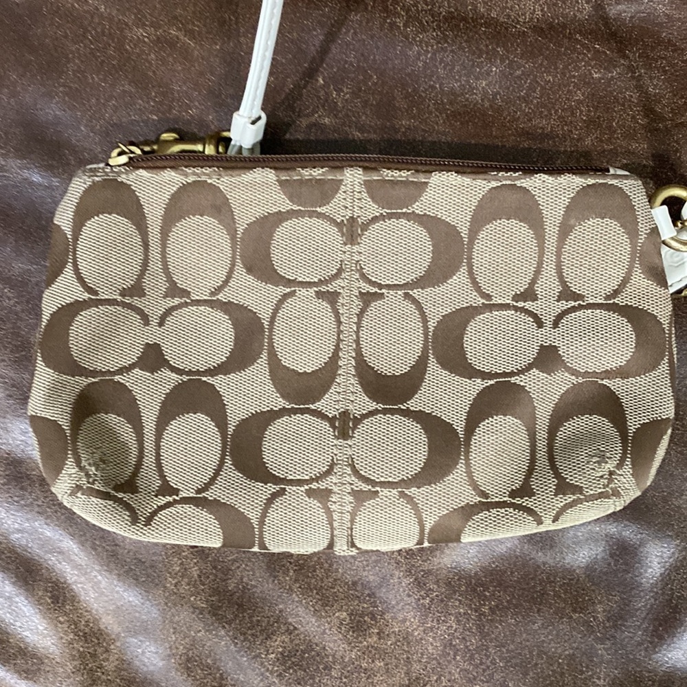 Genuine canvas and leather Coach wristlet - Picture 5 of 7